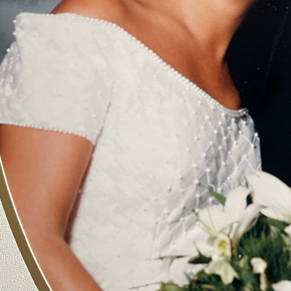 Silk Wedding dress and veil. - Picture 5 of 10